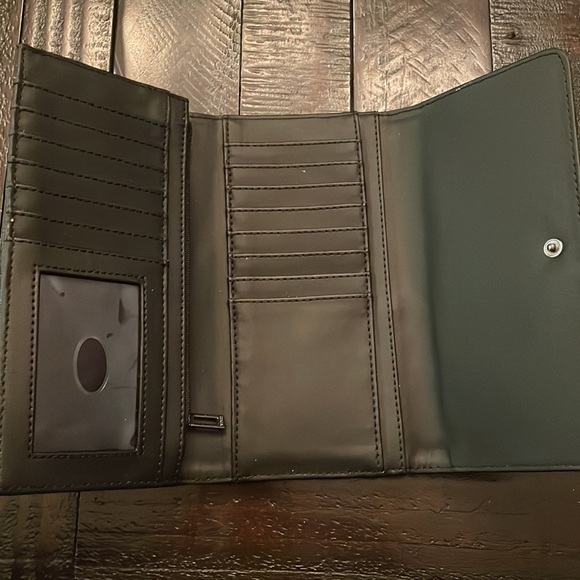 Black Guess wallet - Picture 2 of 6